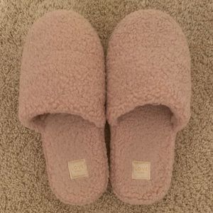 Gap Slippers